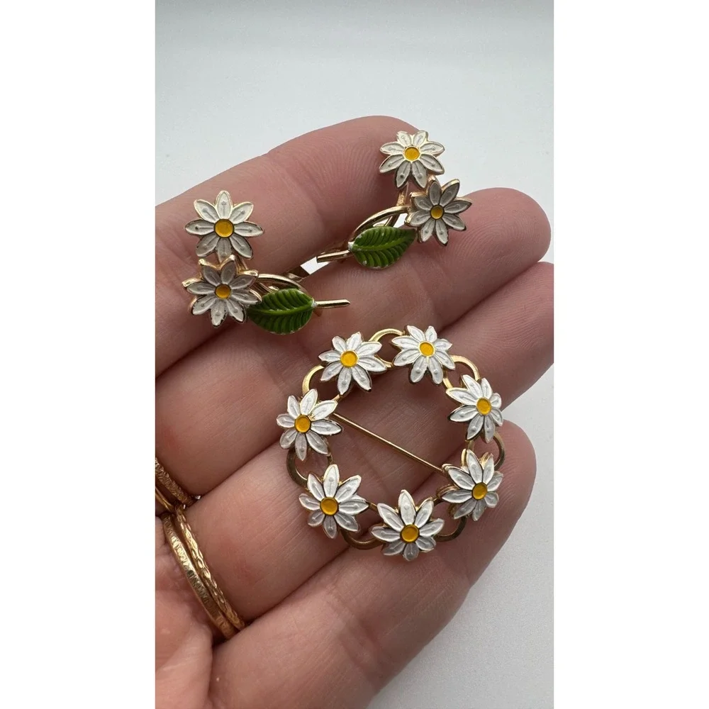 Vintage Daisy Brooch Earrings Set White Enamel  Flower Wreath Pin